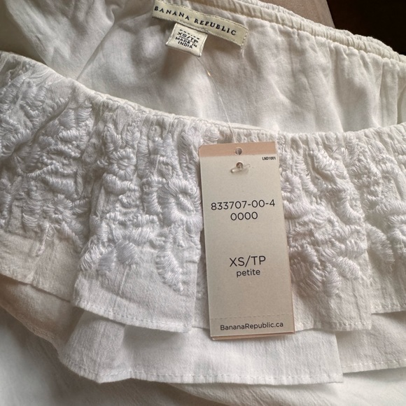 BNWT Banana Republic one shoulder top w/ ruffle embroider detail -Size XS petite - Picture 2 of 3